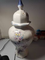 Deckelvase aus Porzellan
