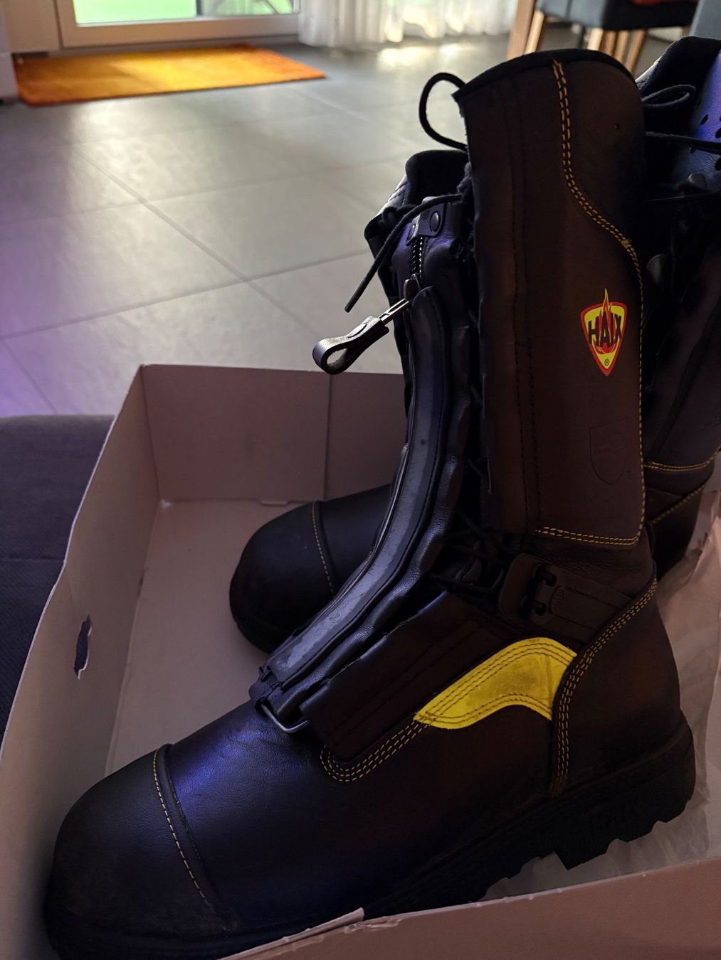 Haix Scarpe da uomo: Feuerwehrstiefel HAIX Grösse 45 – Usato da Schübelbach venduto da S1CH 2