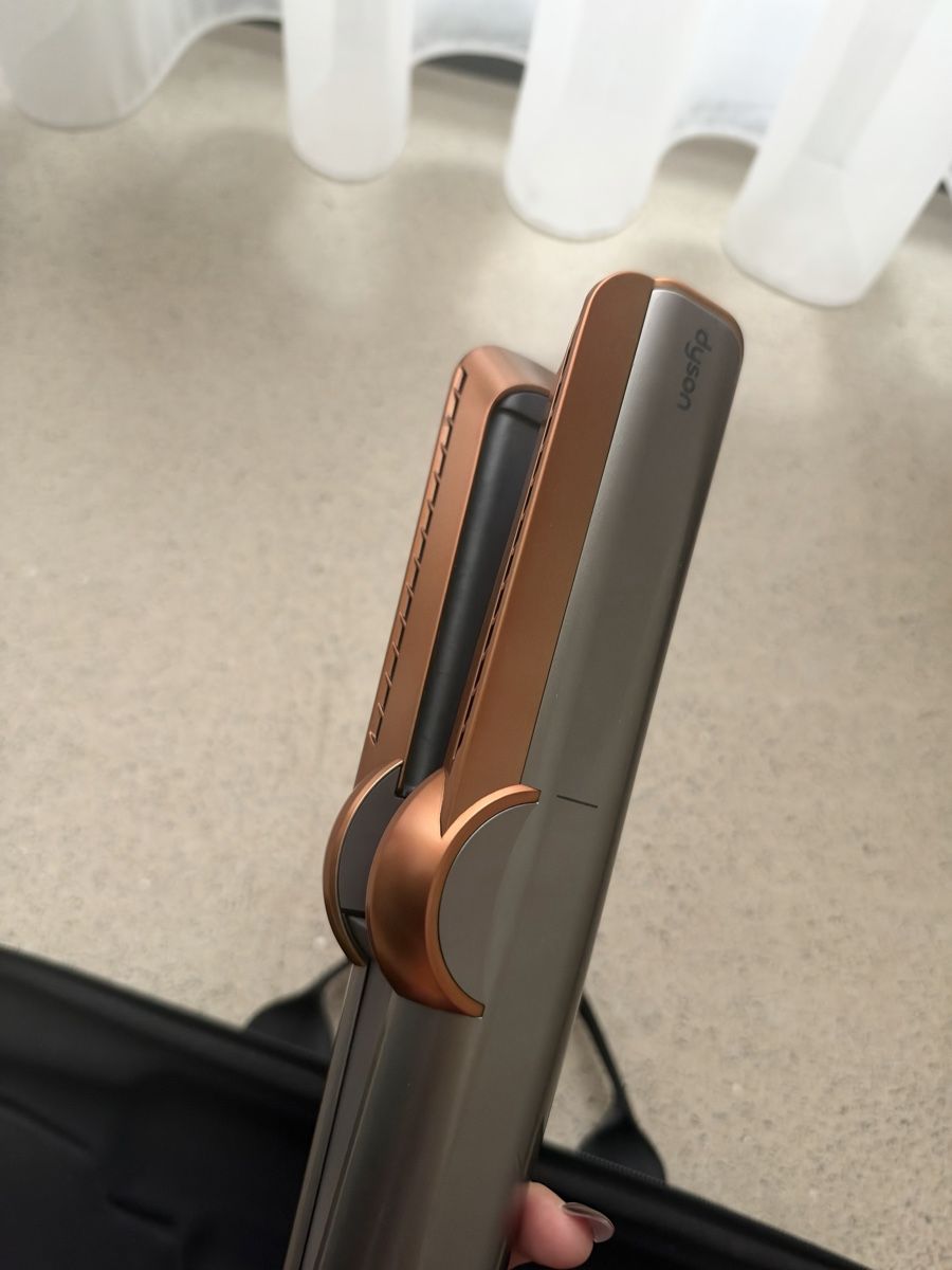 Dyson Sèche-cheveux: Dyson Airstrait mit Tasche neu – Neuf (Voir description) à Zug par Lina.a 1