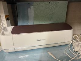 Schneideplotter Cricut Maker mit viel Zubehör gebraucht