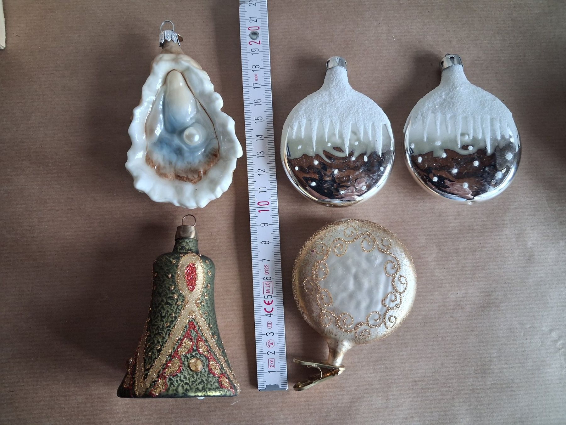 Tutte le decorazioni: 5 spezielle grösseren Glas Weihnachtskugeln – Usato da Hagendorn venduto da siwasi3 8