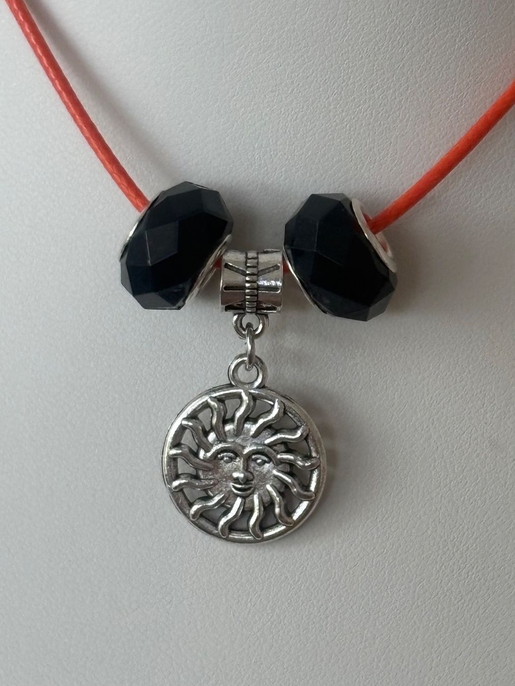 Colliers: Kette  mit Anhänger schwarz – Neuf (Voir description) à Biel-Bienne par Roserosse13 1