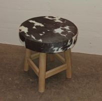 Hocker Kuhfell mit 4 stabilen Holzbeinen