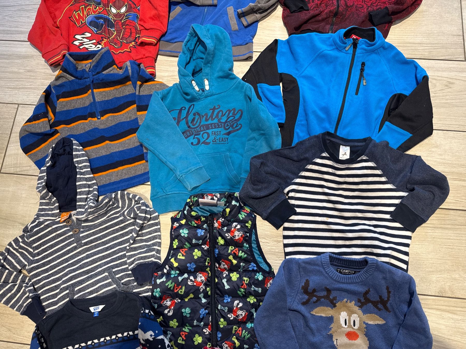 Lotti & Set di vestiti: Kleiderset 104 Jacken, Pullover, Hemde 16 teilig – Usato da Gelterkinden venduto da Familienferien 2