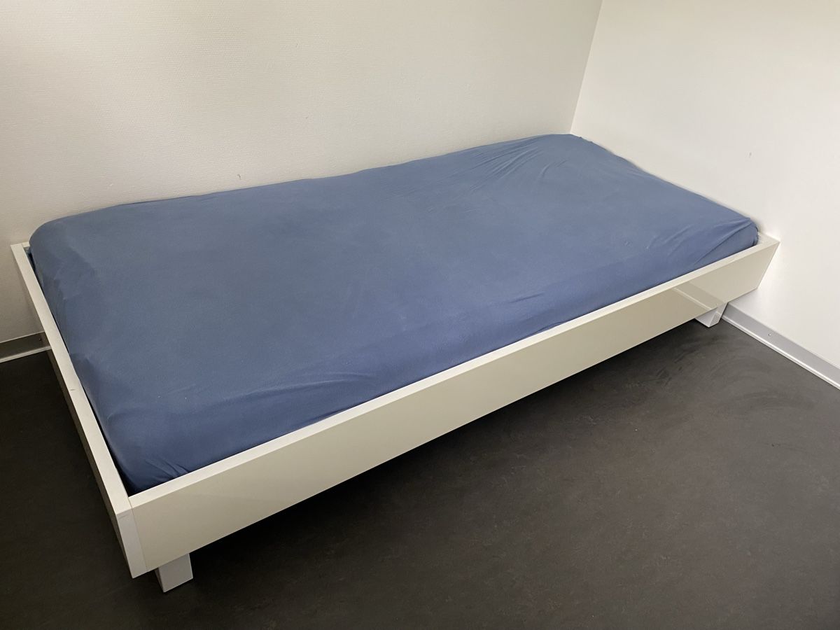 Ikea Betten: Ikea Bett 90x200cm – Gebraucht aus Zürich von des_8ffg 2