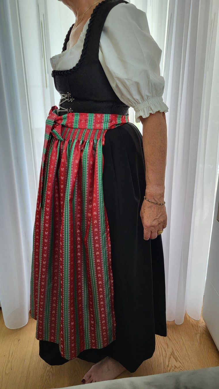 Kleider: Wunderschönes Dirndl, traditionell, Grösse 40, Top Zustand – Gebraucht aus Trin Mulin von jerb 2