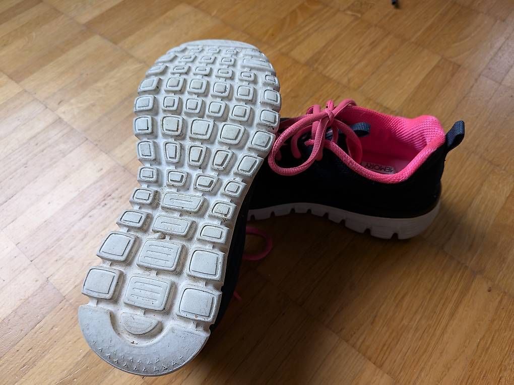 Scarpe per ragazze: Skechers memory foam Grösse 35 – Usato da Luzern venduto da jumeira01 1