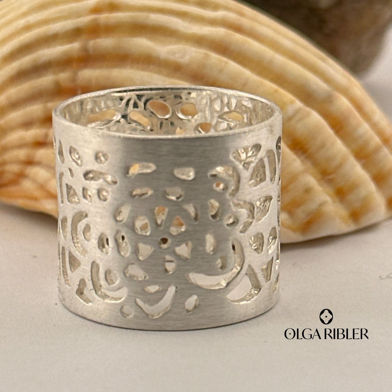 Olga Ribler Anelli: Breiter Silberring matt gemustert modern 19 mm – Nuovo (secondo la descrizione) da Luzern venduto da Schmuckoutlet 5