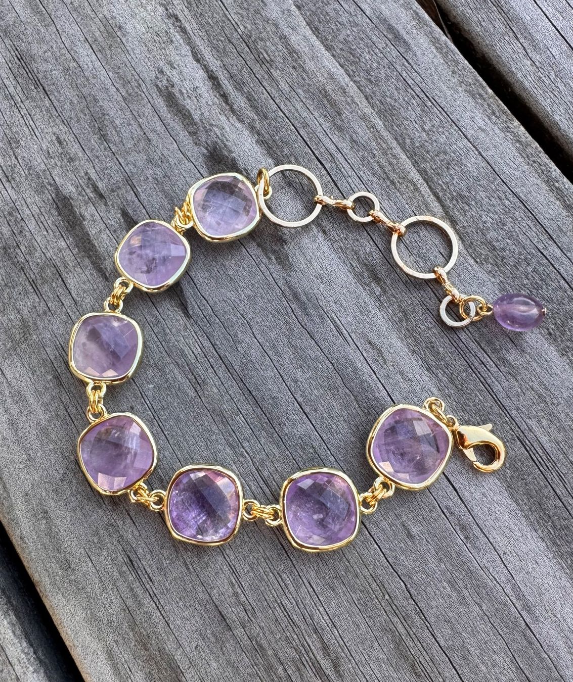 Armbänder & -reifen: Wunderschönes AMETHYST-Armband mit Charm vergoldet – Neu und originalverpackt aus Rombach von Ivreajewels 4