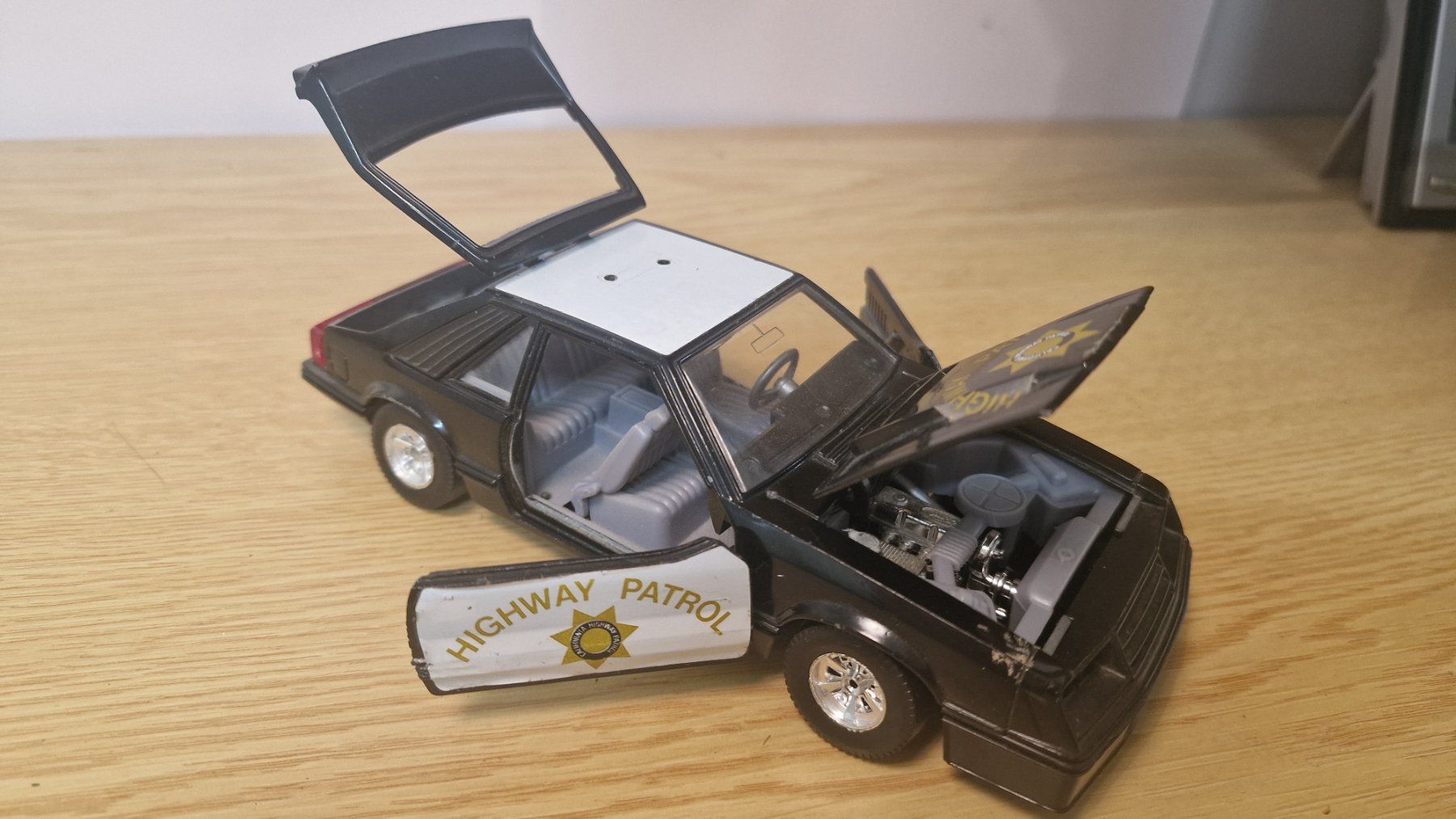 Ford Voitures modèles: Modellauto 1/25, Ford schwarz – D'occasion à Weisslingen par and-lo73 2