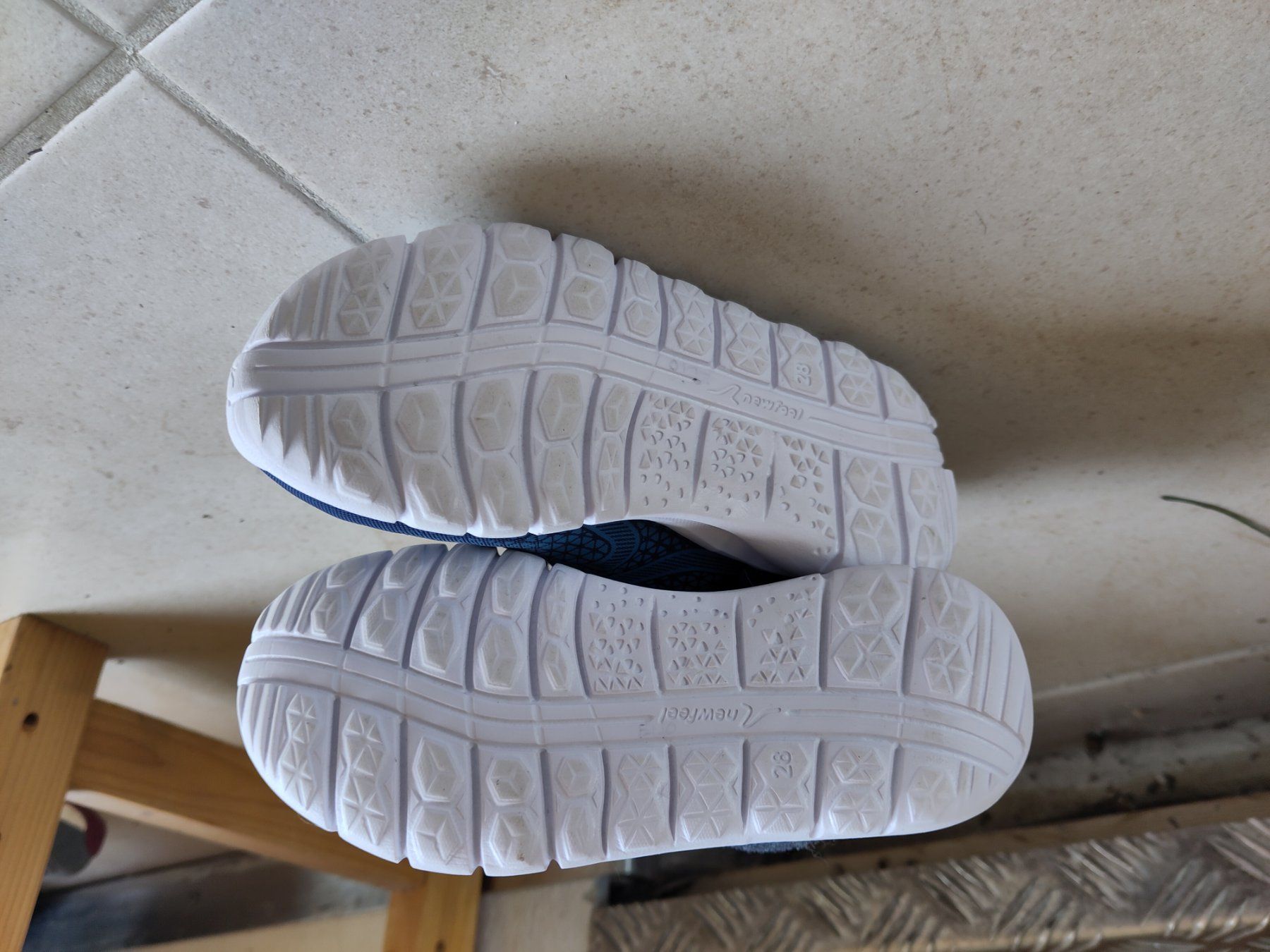 Scarpe per ragazzi: Newfeel Turnschuhe, Grösse 28 – Usato da Romont FR venduto da may_x6gf 1