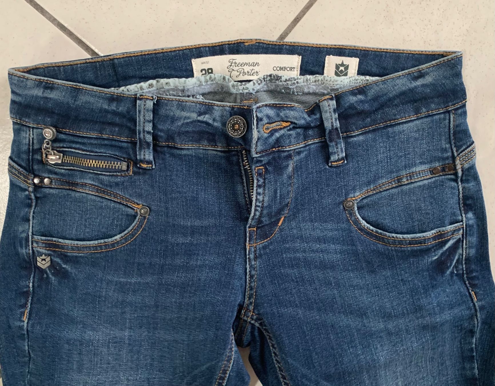 Jeans: Damen Jeans FREEMAN T. PORTER Gr. 28 – Usato da Sursee venduto da escape62 1