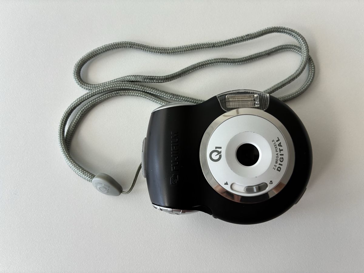 Fujifilm Fotocamera: Fujifilm Digitalkamera aus Hausräumung  – Usato da Chur venduto da Knokno199