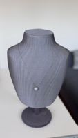 Elegant silver necklace with brilliant