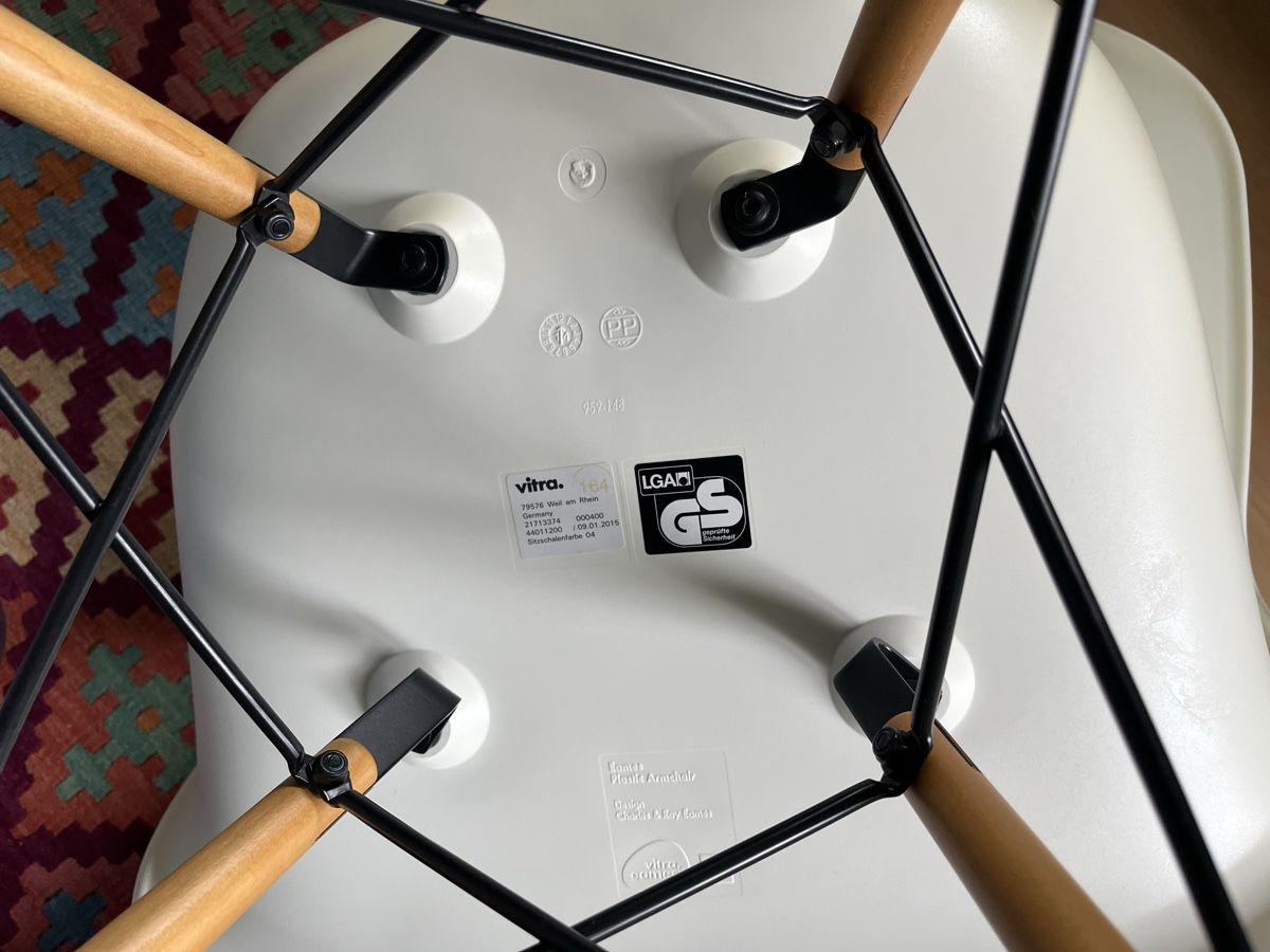 Eames Sedie: Vitra Eames Plastic Armchair Ahorn – Usato da Zürich venduto da Milepe15 2