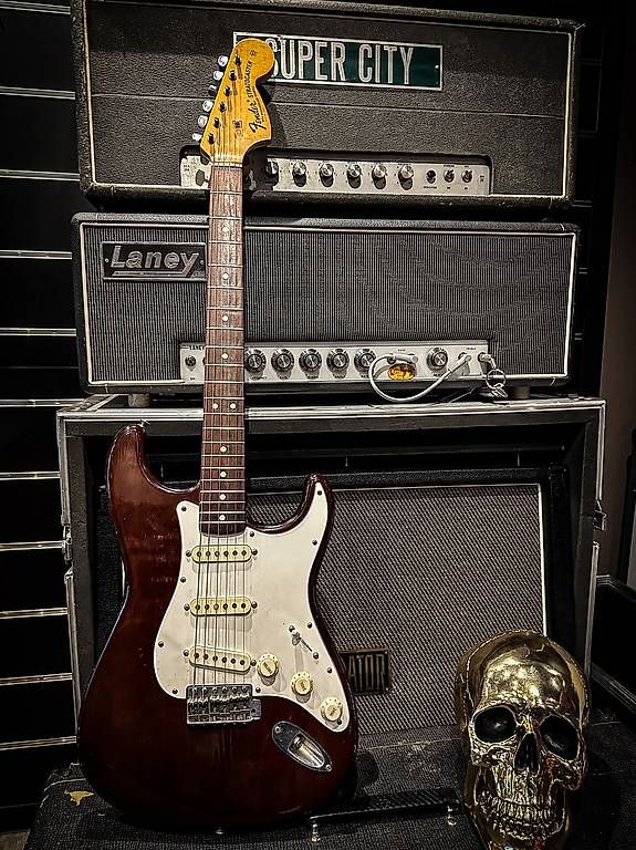 Fender Strumenti musicali: Fender Stratocaster mocca refin 69-70 – Usato da Montreux venduto da Alligator-AMPS 1