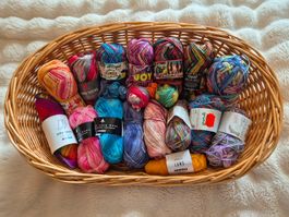 800 gr. Opal, Joy, Zauberwald, Hot Socks, Gründl 4-fach