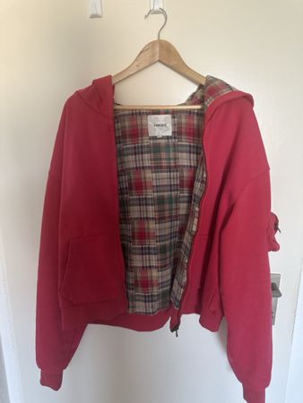 Roter Zip-Hoodie