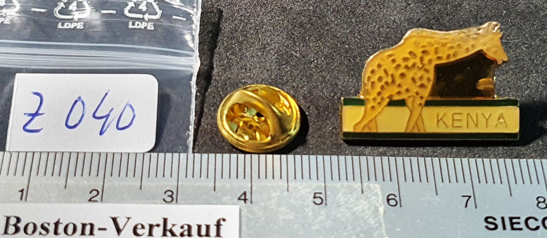 Placchette & Badge: Z040 - Pin Giraffe Kenya – Usato da Reinach BL venduto da Boston-Verkauf 1