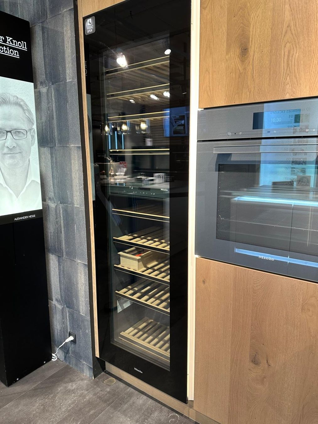 V-Zug Cucine complete: Cuisine Pfister neuve avec îlot central model d'exposition – Nuovo (secondo la descrizione) da Gimel venduto da lui_7szm 4