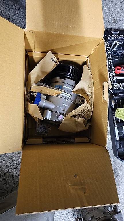 Ford Tutti pezzi di ricambio auto: Mustang GT Klimakompressor 2014, 2015, 2016, 2016 – Usato da Sennhof venduto da Noxzhaw86