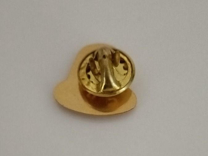Placchette & Badge: Pin La Chinoise - Box 9 – Usato da Köniz venduto da Pinscollect 1