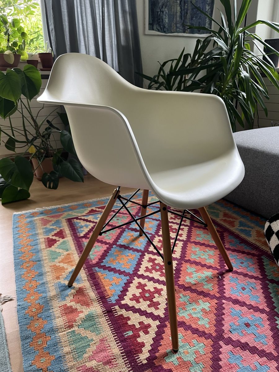 Eames Sedie: Vitra Eames Plastic Armchair Ahorn – Usato da Zürich venduto da Milepe15