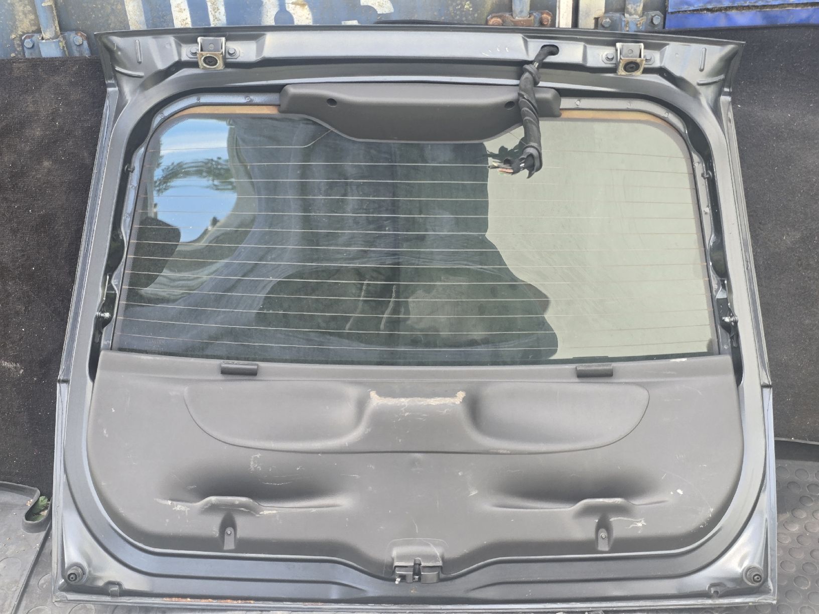 Tutti pezzi di ricambio auto: Fiat Punto Heckklappe 2002 grau – Usato da Muhen venduto da SHS98 3
