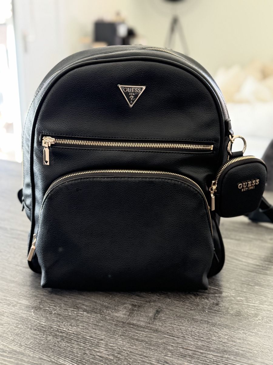 Guess Rucksäcke: Sac à dos noir Guess – Gebraucht aus Châtel-St-Denis von baumannlea21