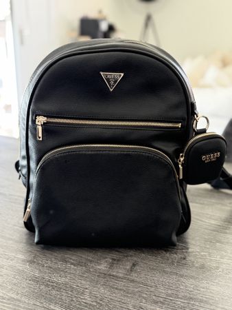 Sac à dos noir Guess, parfait pour l'été