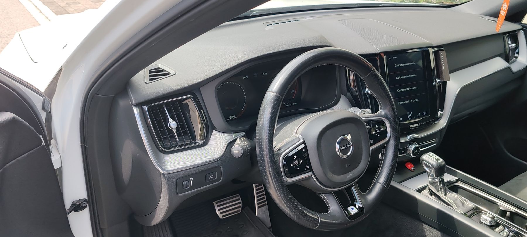Volvo Automobili: Volvo XC60 2018 R-desing – Usato da Oberdorf BL venduto da roc_wy6f
