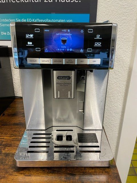 Delonghi ESAM6900 inkl. Kakaobehälter (Gebraucht) in Bassersdorf für ...