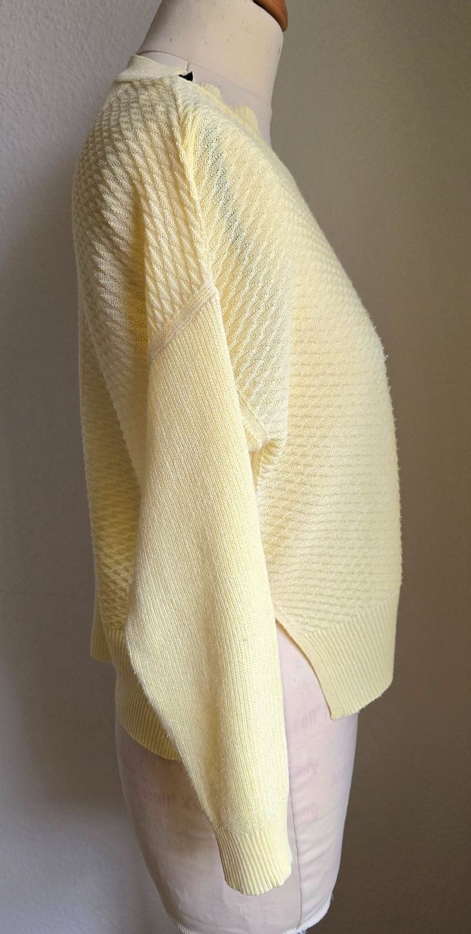 Top: Pull léger jaune pâle taille XS – Usato da Genève venduto da Saleena 2
