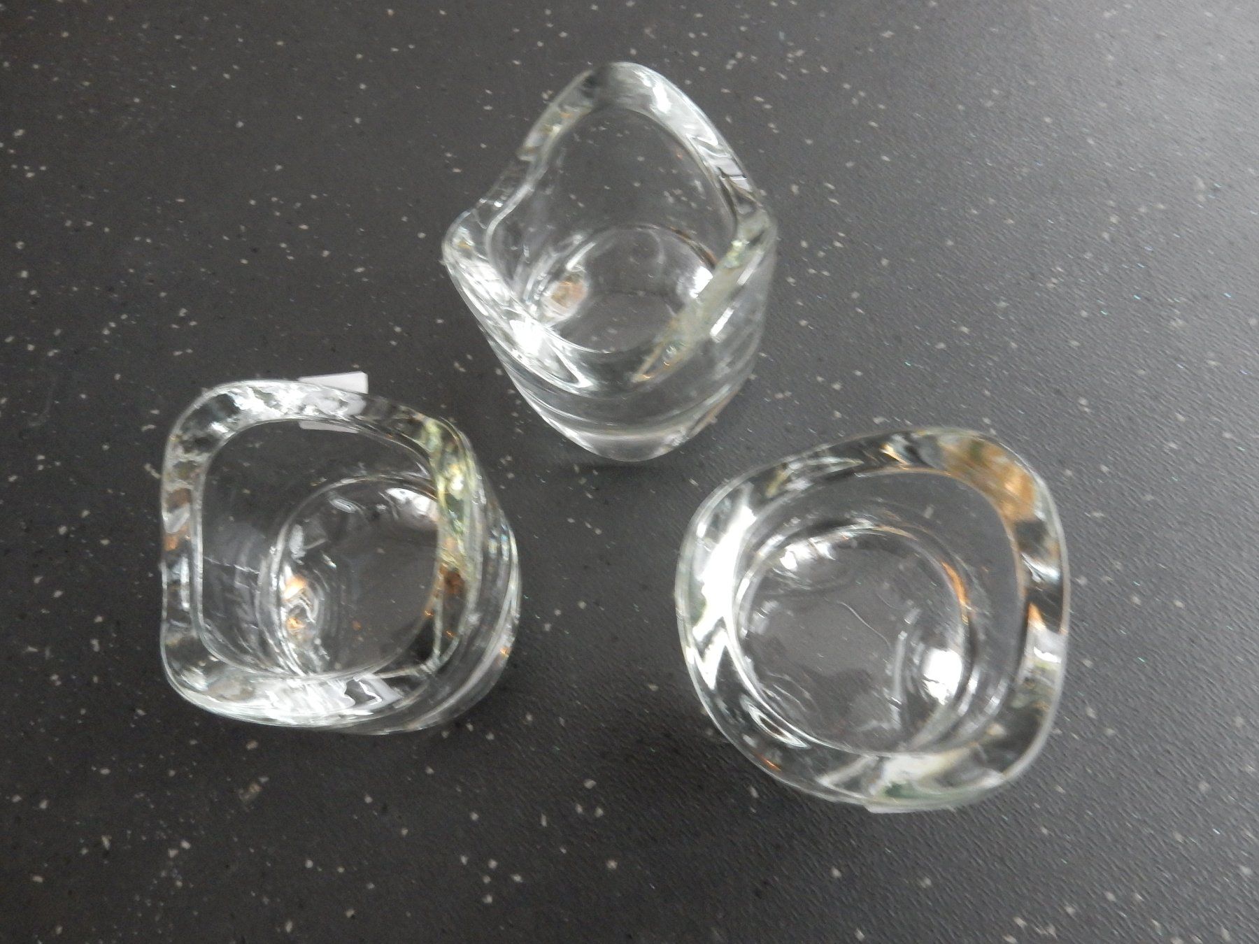 Portacandele: 3er Set: dekorative Teelichthalter aus massivem Glas – Nuovo (secondo la descrizione) da Jona venduto da simongarden 2