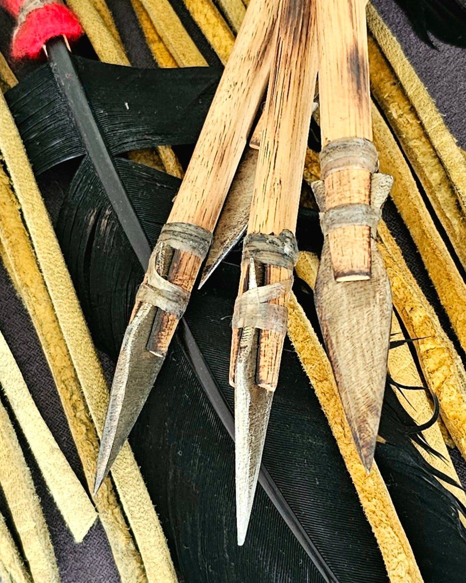 Tiro con l'arco: Original indianischer Bogen mit Pfeilen, handarbeit. – Usato da Neuhausen venduto da Senna4 7
