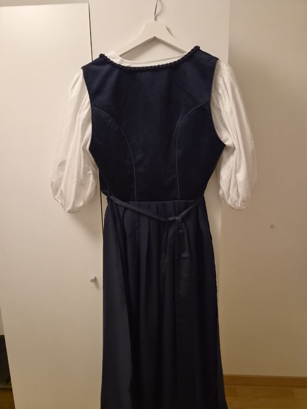 Kleider: Dirndl Grösse 44 mit Bluse  – Gebraucht aus Luzern von val_yps9 2