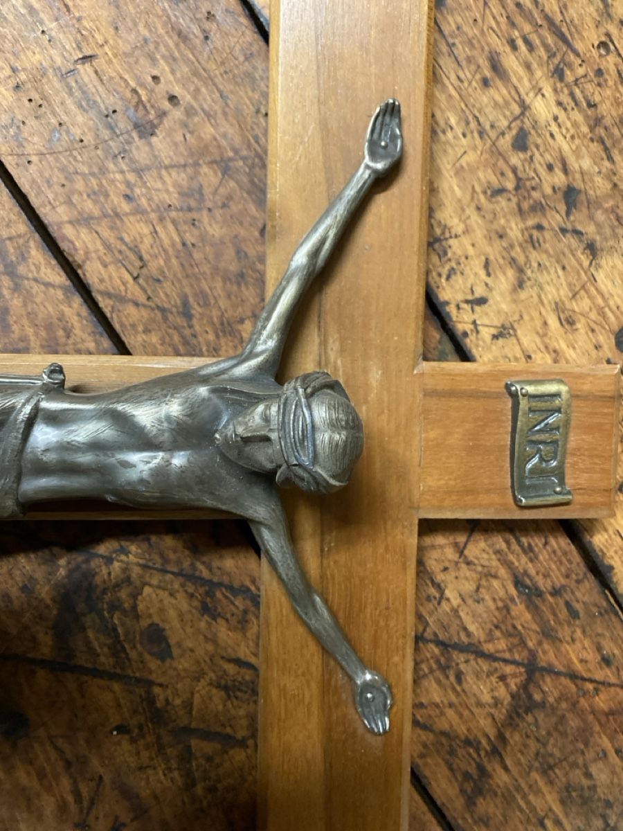 Statuette: Crocifisso da parete in legno e metallo – Usato da Capolago venduto da chi_2v5h 1