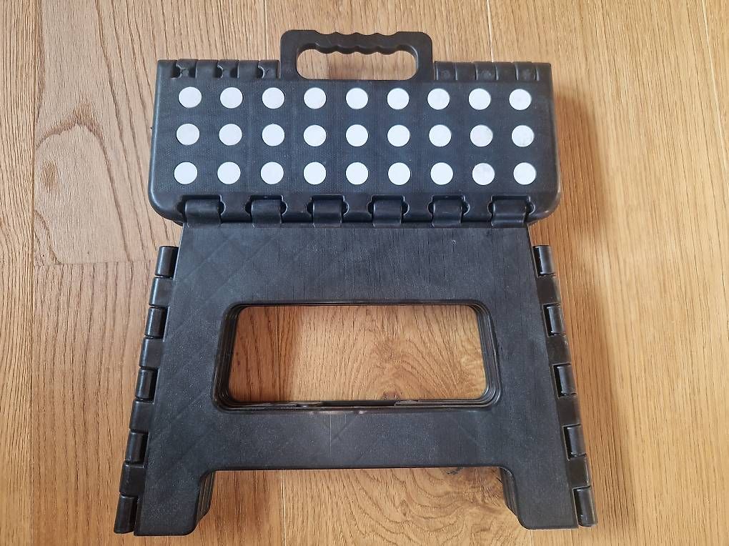 Tabourets: Klapphocker schwarz – D'occasion à Surrein par deb_sjh6 1