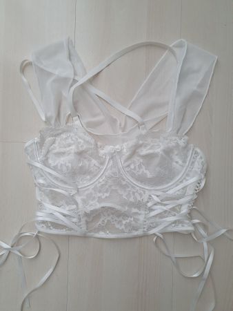 Weisse Bralette geschnürt und verspielt Gr S *neu*