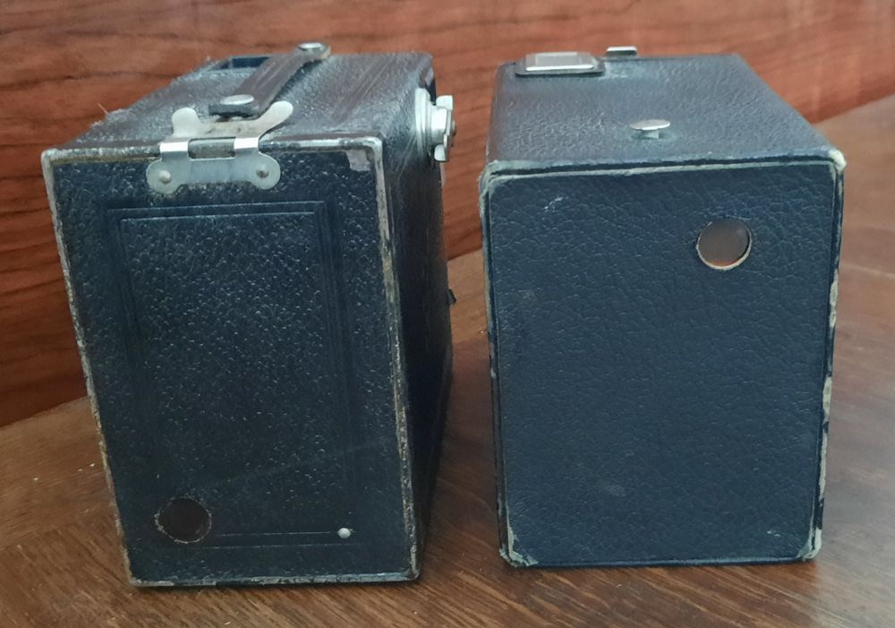 Lot De 2 Appareils Photo Anciens – Kodak Et Pentax – Occasion