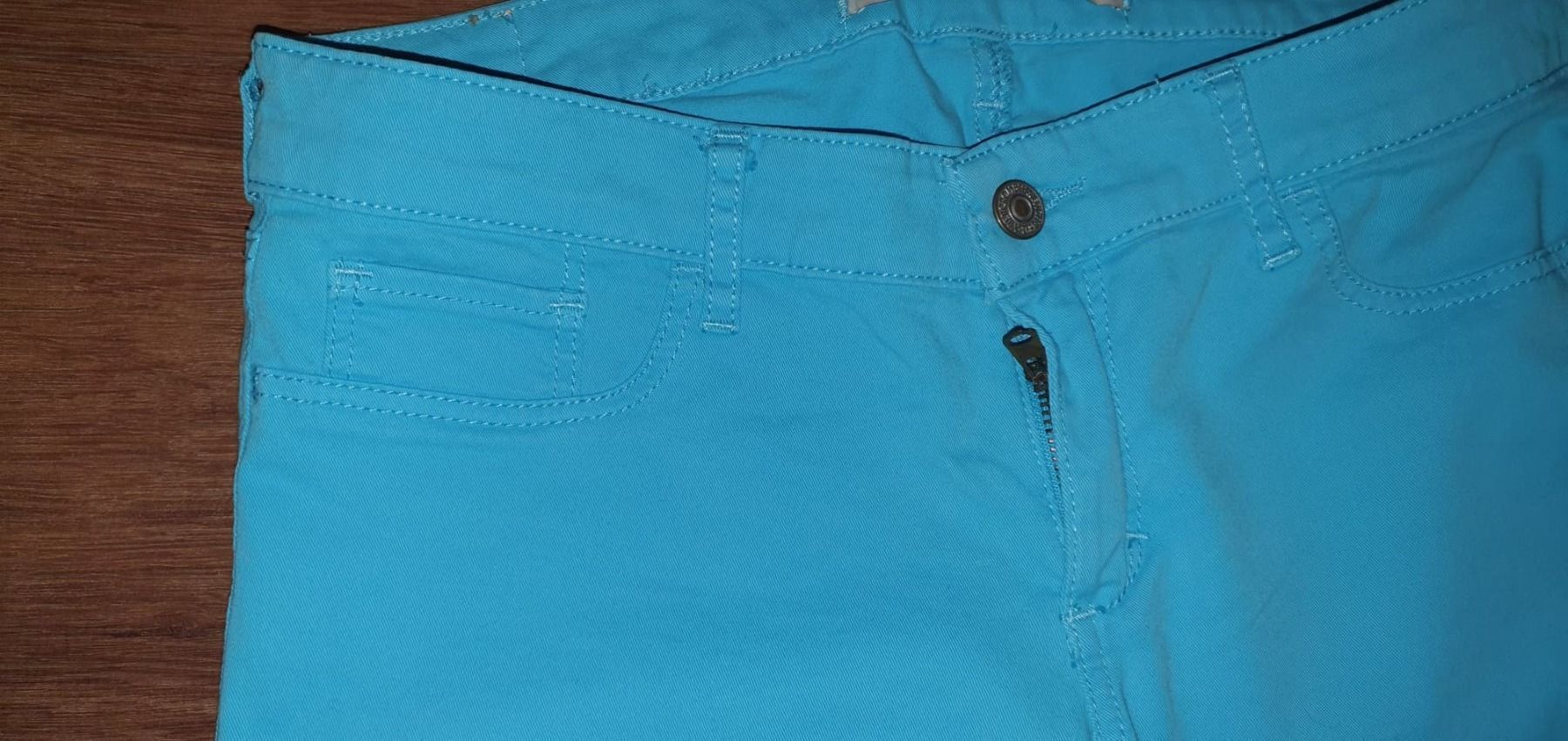 Abercrombie Pantaloni: Pantalons Abercrombie - US 6 – Usato da St-Sulpice VD venduto da juhdu 7