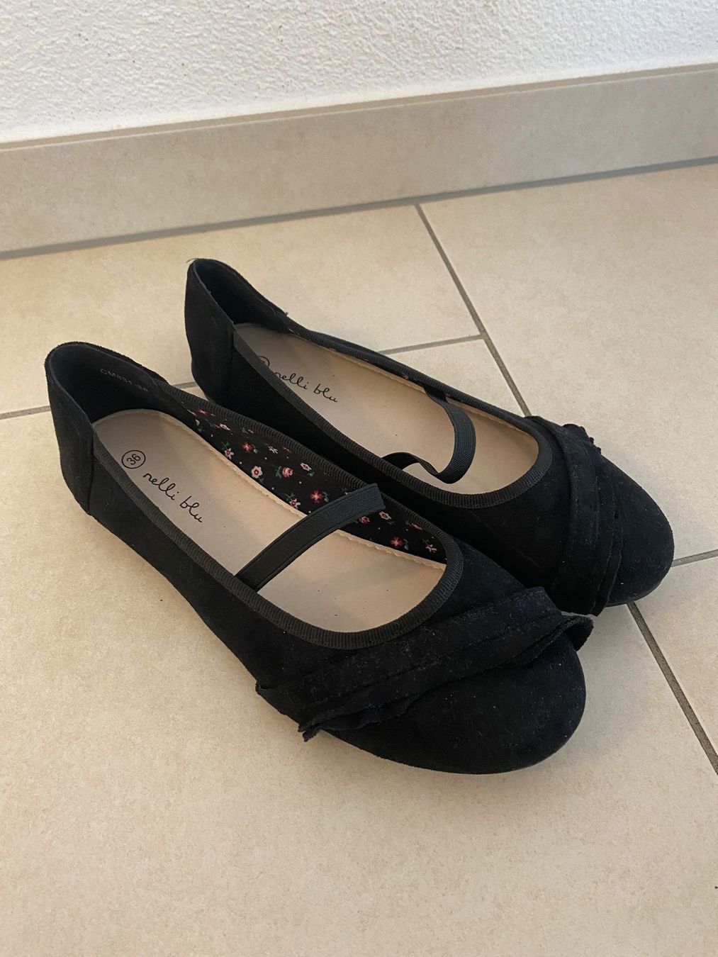 Scarpe per ragazze: Schwarze Ballerinas, Gr. 36 – Usato da Küssnacht am Rigi venduto da icbicb