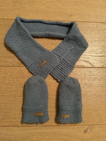 Cute knitted baby scarf & mittens set