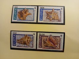 Lot de 4 timbres NEVIS - Conch Strombus gigas rares!