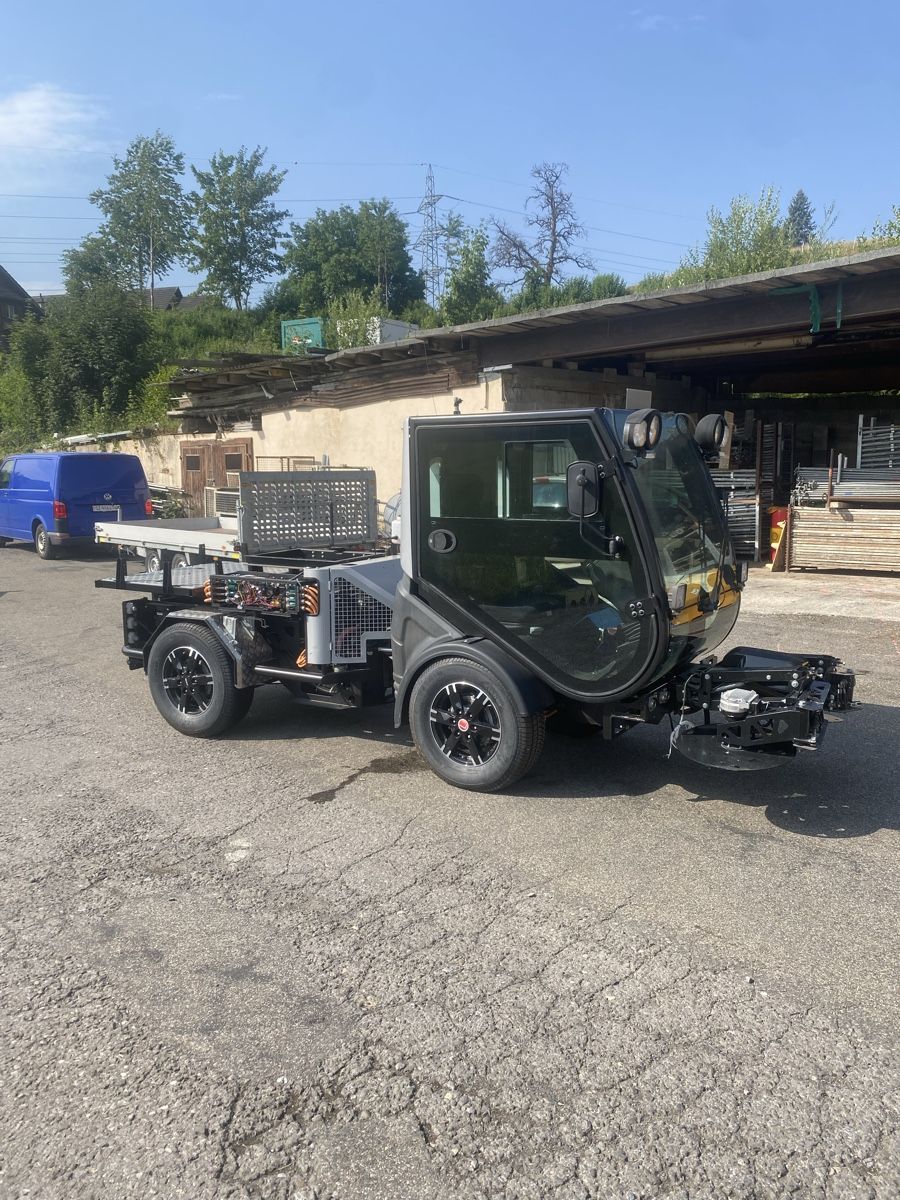 Tutte le macchine: Komunalfahrzeug  Putzmaschine – Usato da Menzingen venduto da Edelmuni7