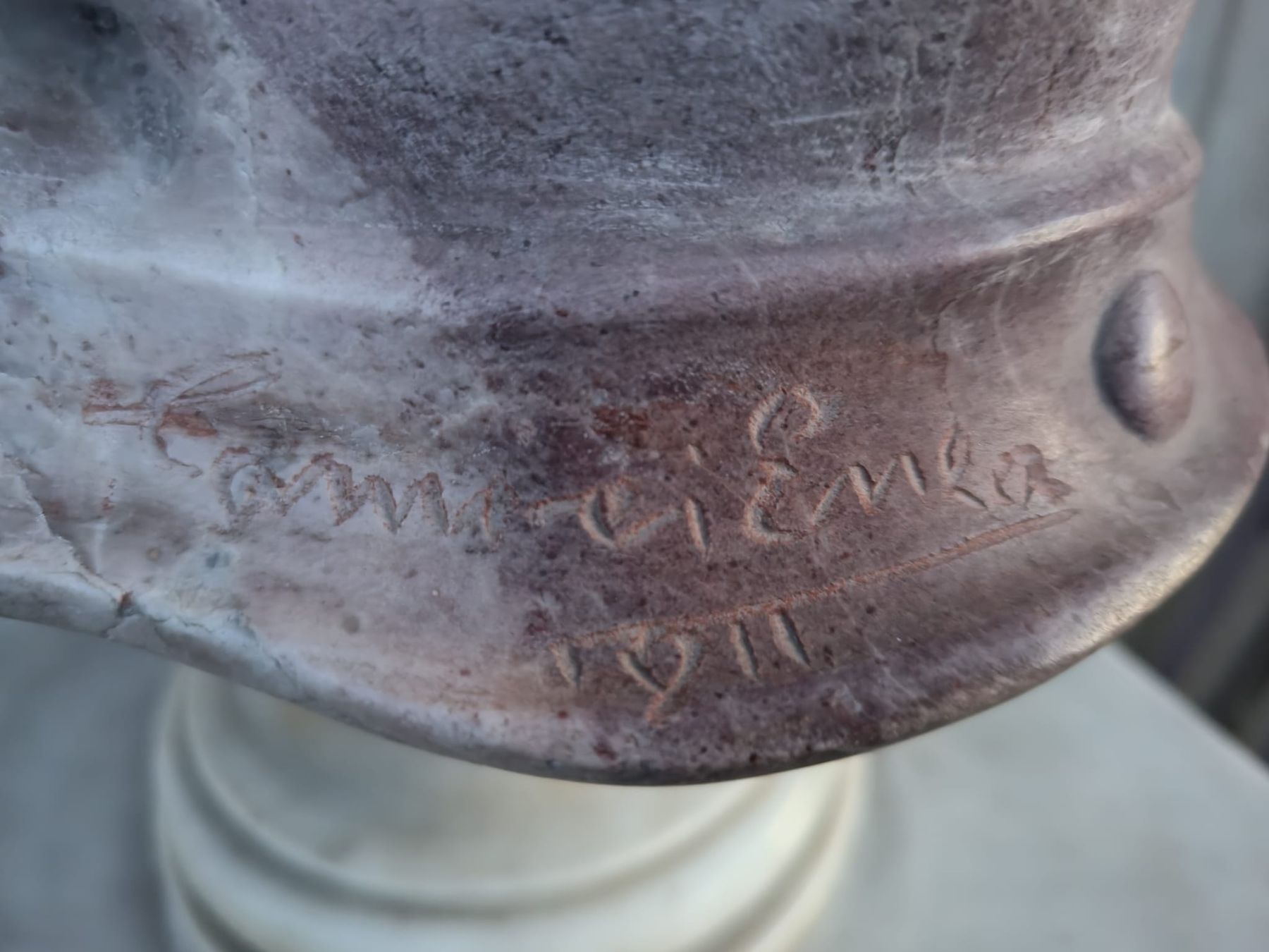 Sculture & Statue: Büste mit Sockel Marmor signiert 1911 – Usato da Oey venduto da Parkplatzbrocki 5