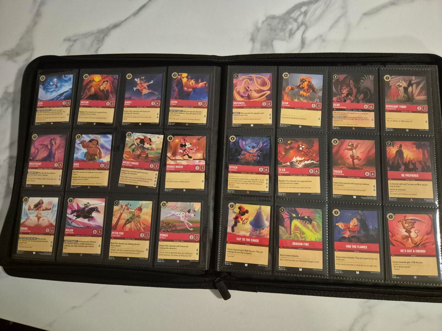 Disney Carte collezionabili: Disney Lorcana First Chapter Full – Nuovo e nell'imballaggio originale da Balerna venduto da Seller127 5