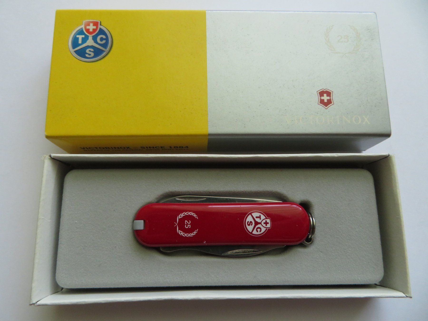 Victorinox Taschenmesser: Couteau Victorinox TCS "25ans" – Neu und originalverpackt aus Eysins von zurkip