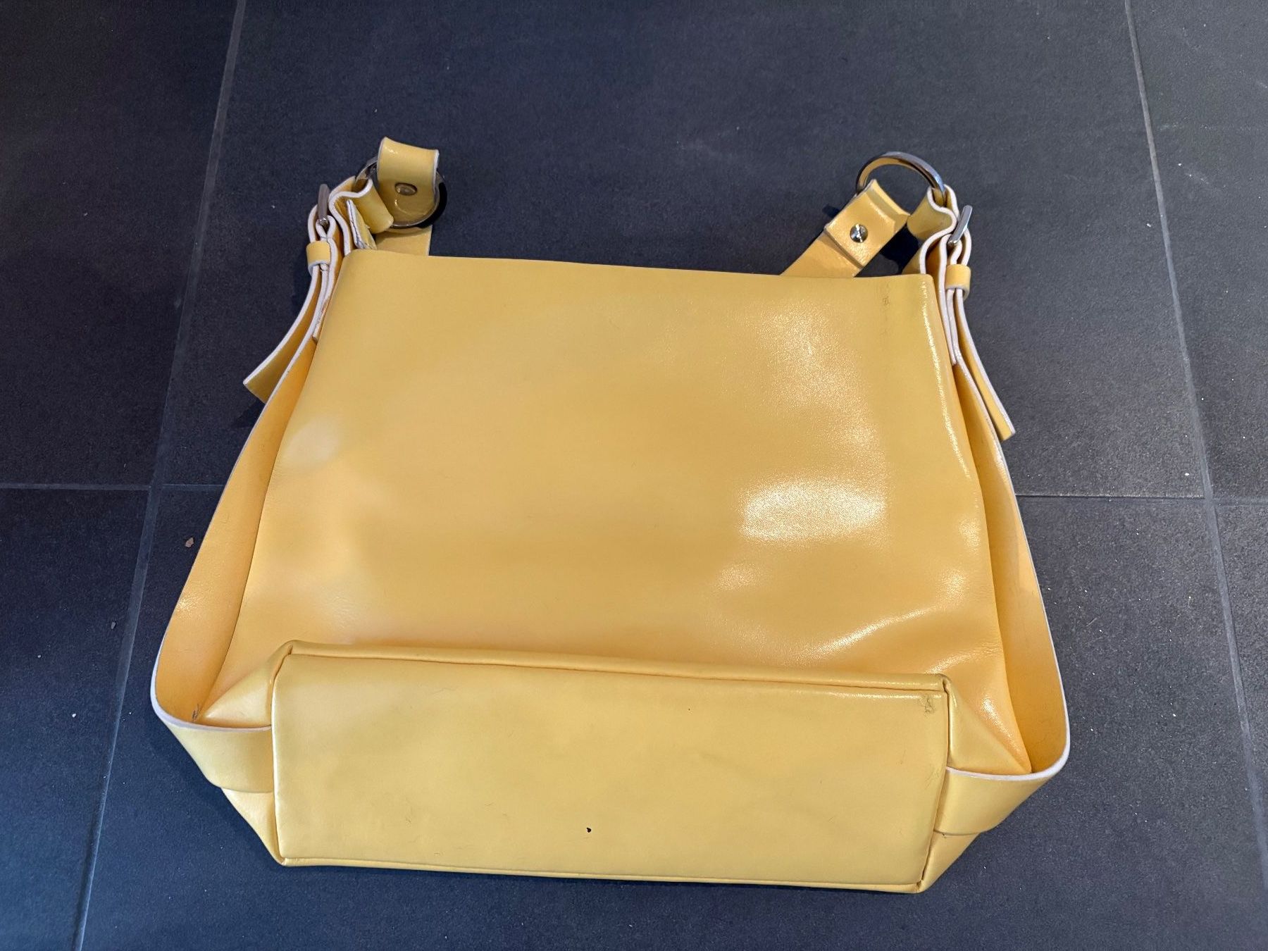 Taschen für Damen: Nannini gelbe Handtasche aus Leder – Gebraucht aus Bern von _nik_01 3