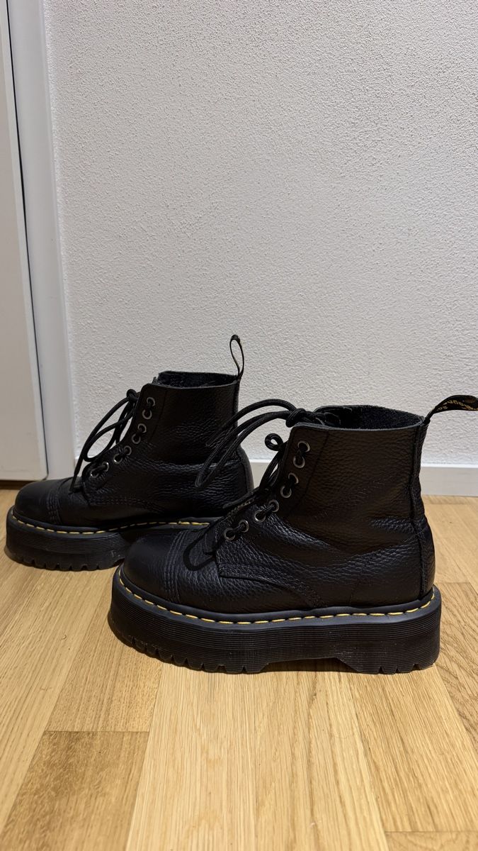 Dr. Martens Damenschuhe: Dr. Martens SINCLAIR - 38, Plateaustiefelette - schwarz – Gebraucht aus Kriens von kyvels 1